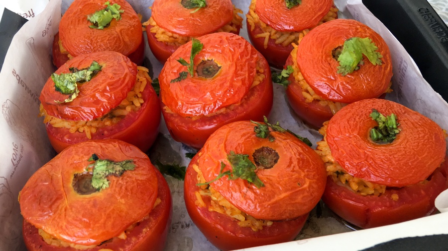 Stuffed tomatoes with spiced rice